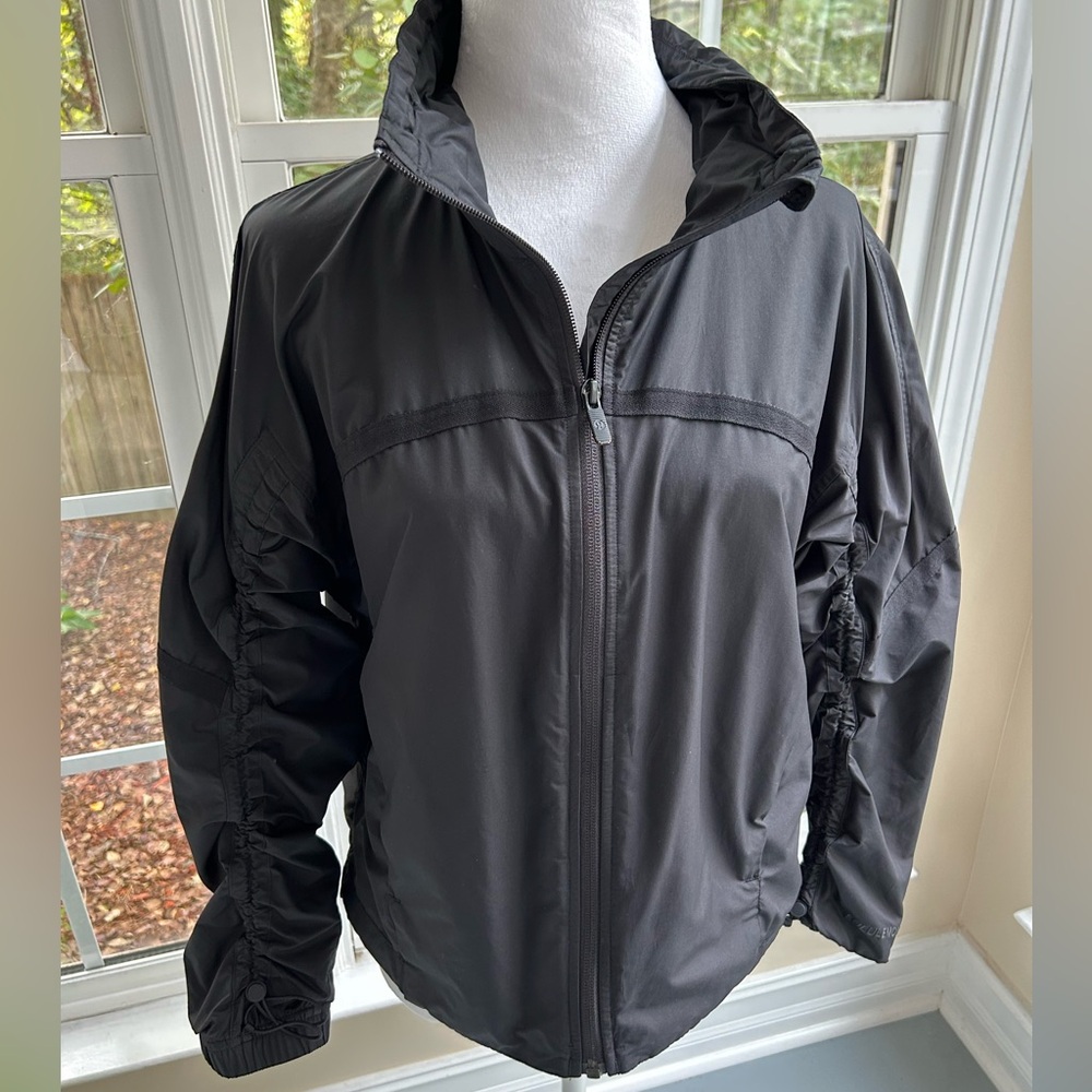 Lululemon | Women’s Lightweight Cropped Track Jacket – Black